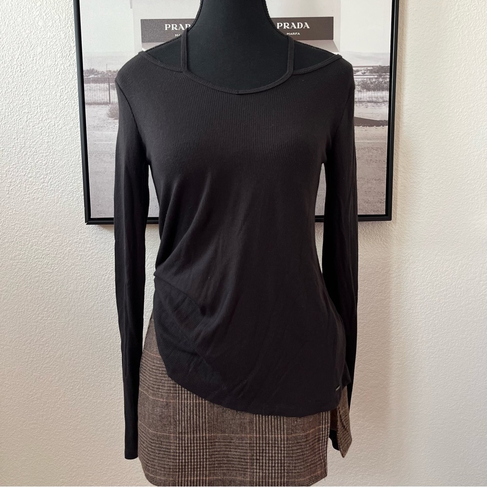 Hollister Ribbed Long Sleeve Top – Y2K Minimalist Essential